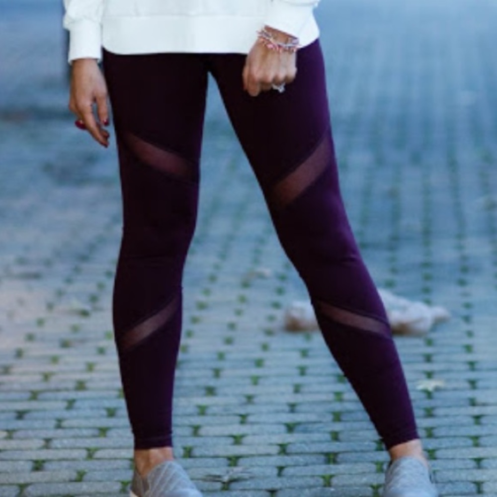 Old Navy black active mesh inset leggings